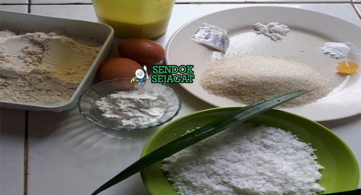Bahan-bahan untuk Kue Putu Ayu, termasuk tepung beras dan gula merah