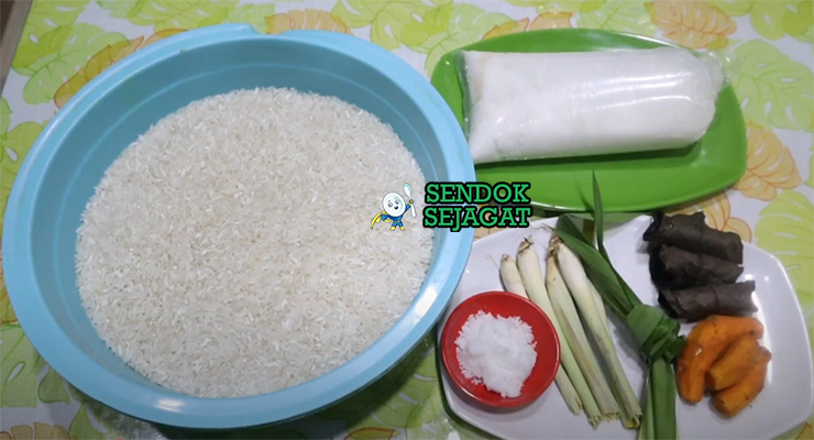Bahan-bahan untuk Nasi Kuning Banjar, termasuk beras dan kunyit