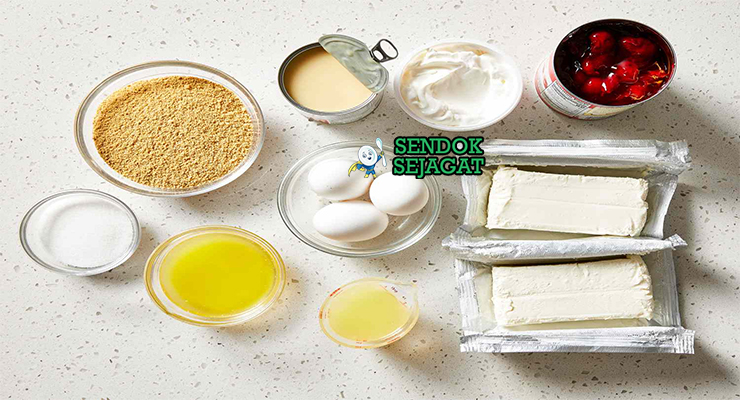 Bahan-bahan untuk New York Cheesecake, termasuk krim keju dan graham cracker