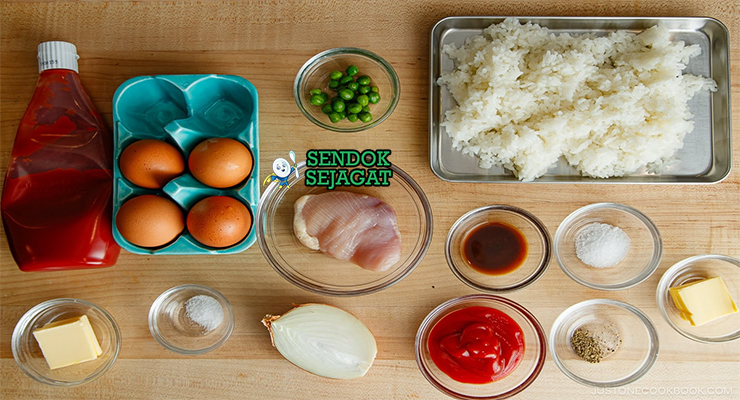 Bahan-bahan untuk Omurice, termasuk nasi dan telur