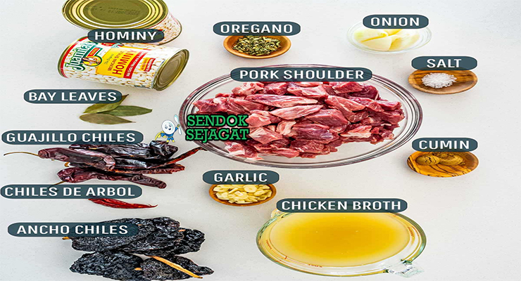 Bahan-bahan untuk Pozole Blanco, termasuk hominy dan daging babi