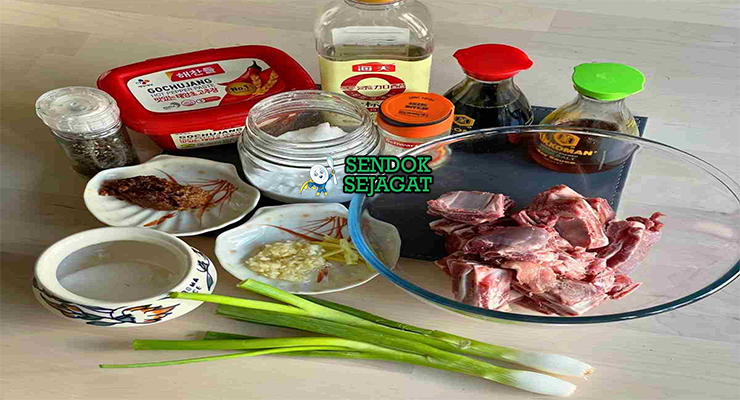 Bahan-bahan untuk Samgyeopsal, termasuk daging babi perut dan ssamjang