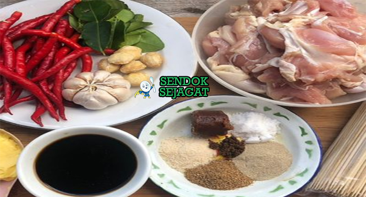 Bahan-bahan untuk Sate Ambal, termasuk ayam dan tempe bosok