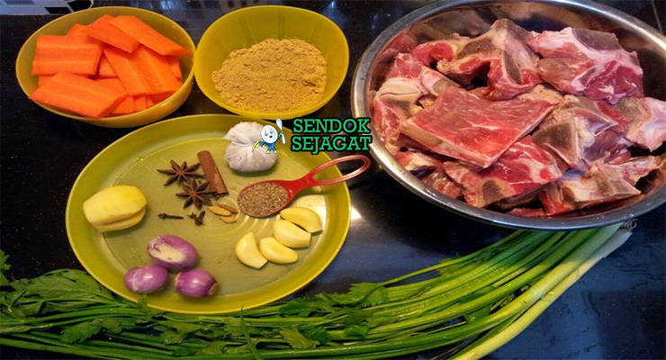 Bahan-bahan untuk Sop Kambing Betawi, termasuk daging kambing dan santan