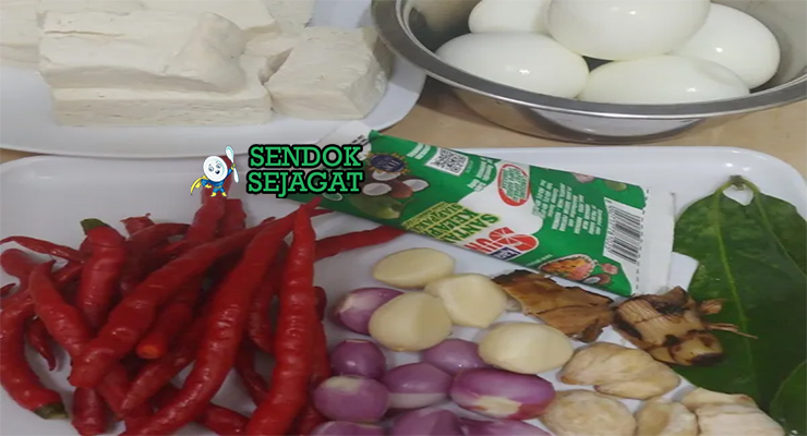Bahan-bahan untuk Tahu Telur, termasuk tahu putih dan kacang tanah