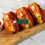 Acarajé dengan saus vatapá dan salad tomat
