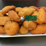 Akara dengan fritter kacang renyah keemasan