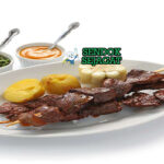 Anticuchos dengan sate hati dan kentang rebus