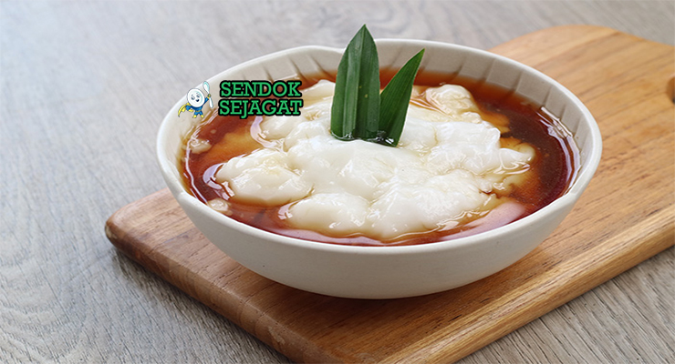 Bubur Sumsum dengan kuah santan gula merah dan taburan kelapa