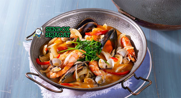 Cataplana de Mariscos dengan udang dan kerang