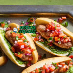 Choripán dengan chorizo panggang dan chimichurri segar