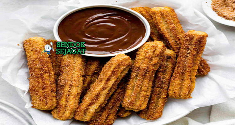 Churros dengan taburan gula kayu manis dan cokelat dip