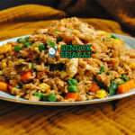 Chinese Egg Fried Rice dengan telur dan daun bawang