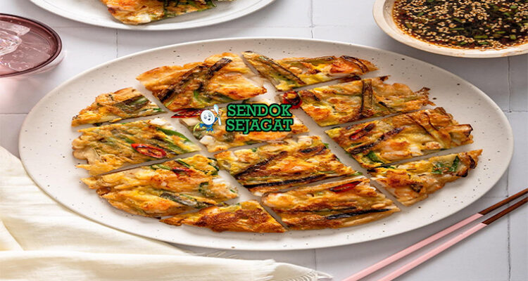 Haemul Pajeon dengan udang, cumi, dan saus celup