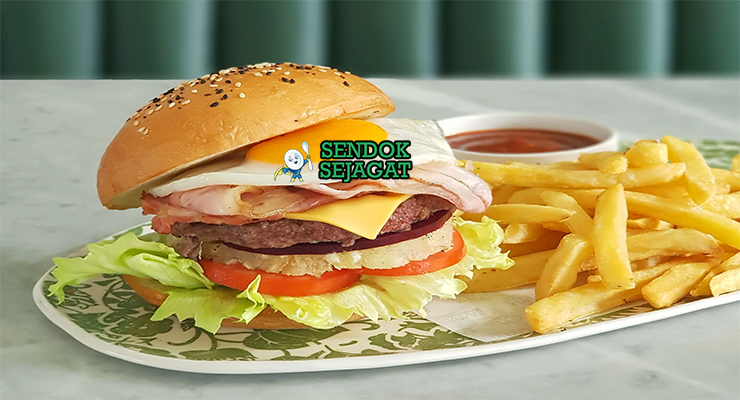 Australian Hamburger with the Lot dengan bit, nanas, dan telur goreng