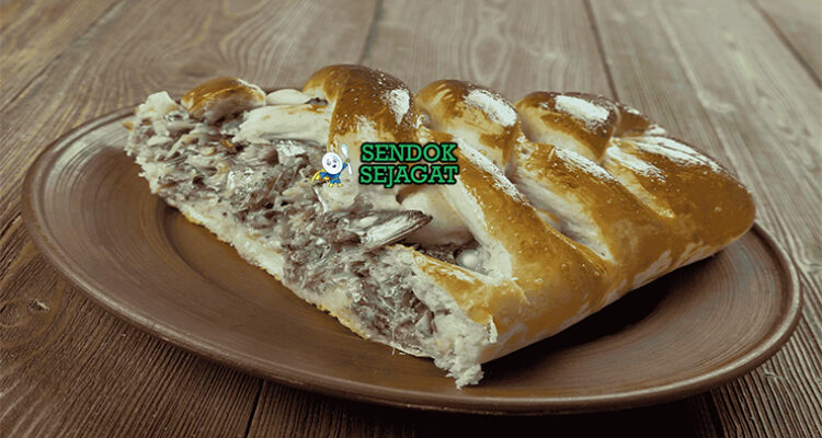 Kalakukko dengan roti rye isi ikan di piring saji