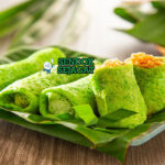 Kue Dadar Gulung dengan kulit pandan hijau dan isian kelapa manis