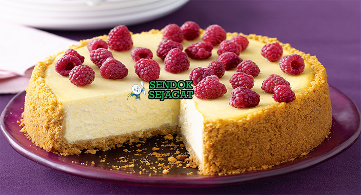New York Cheesecake dengan isian krim keju dan kulit graham cracker