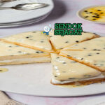 Passionfruit Sponge Cake dengan krim dan icing markisa