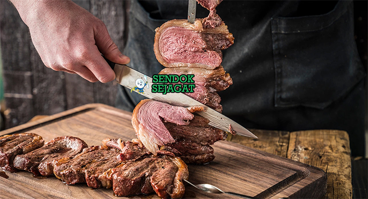 Picanha irisan dengan lemak renyah dan farofa