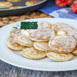Poffertjes dengan butter leleh dan gula bubuk