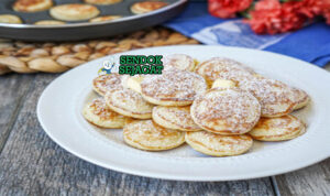 Poffertjes dengan butter leleh dan gula bubuk
