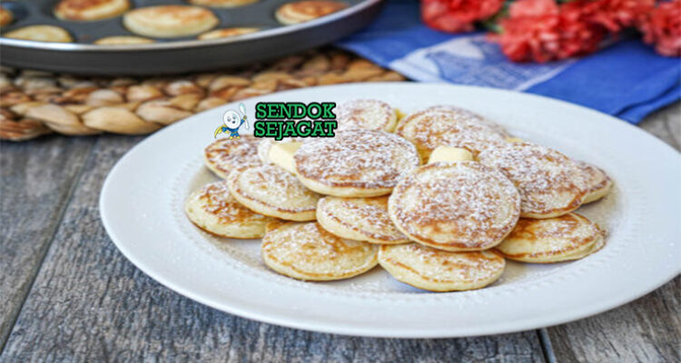 Poffertjes dengan butter leleh dan gula bubuk