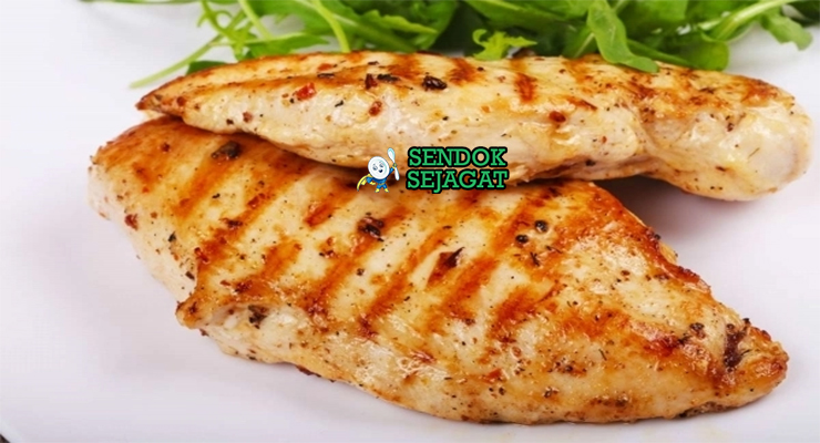 Pollo a la Plancha dengan saus aji verde dan kentang goreng