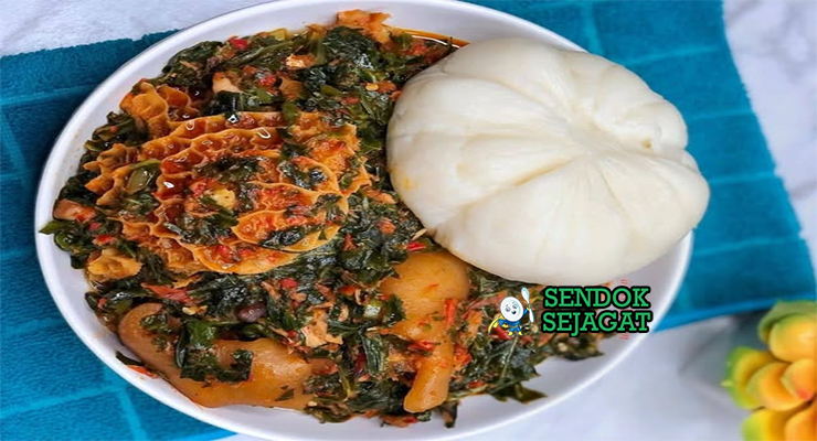 Pounded Yam dengan sup egusi dan sayuran