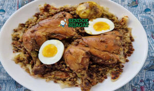 Rfissa dengan ayam, kuah lentil, dan msemen sobek