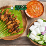 Sate Ambal dengan saus tempe kental dan nasi putih