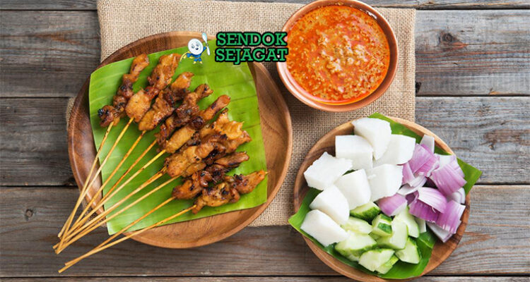 Sate Ambal dengan saus tempe kental dan nasi putih