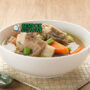 Sop Buntut Betawi dengan oxtail dan kuah rempah di mangkuk saji