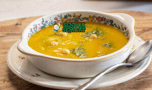 Sopa de Grão dengan kacang chickpea dan chorizo