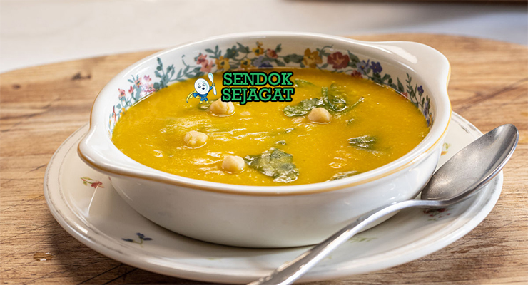 Sopa de Grão dengan kacang chickpea dan chorizo