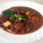Sopa de Pedra dengan kacang merah dan chorizo