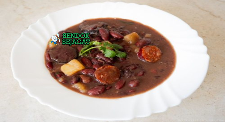 Sopa de Pedra dengan kacang merah dan chorizo