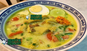 Soto Babat dengan kuah santan kental dan babat empuk