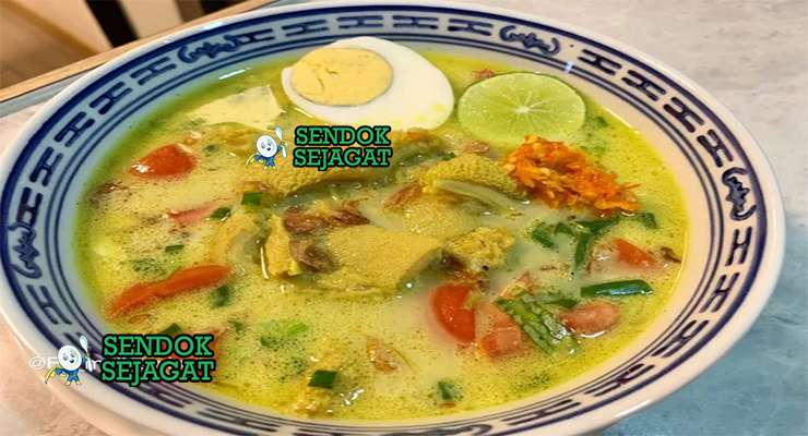 Soto Babat dengan kuah santan kental dan babat empuk