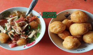 Soto Lenthok Yogyakarta dengan kuah bening dan perkedel jagung