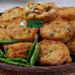 Tahu Isi goreng renyah dengan isian sayuran di piring saji