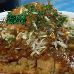 Tahu Telur khas Jawa Timur dengan saus kacang dan tauge