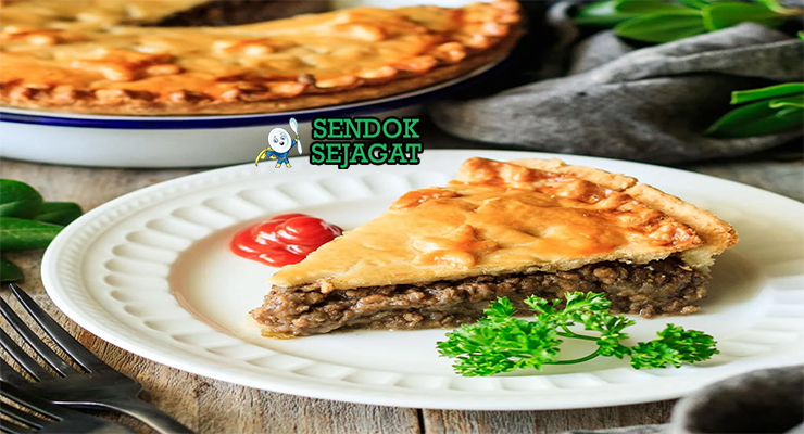 Tourtière dengan kulit pai renyah dan isian daging