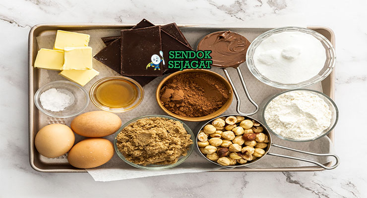 Bahan-bahan untuk Brownies, termasuk cokelat batang dan telur