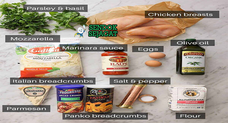 Bahan-bahan untuk Chicken Parma, termasuk dada ayam dan keju