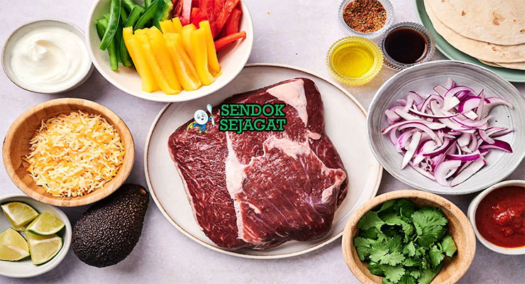 Bahan-bahan untuk Fajitas, termasuk daging sapi dan paprika
