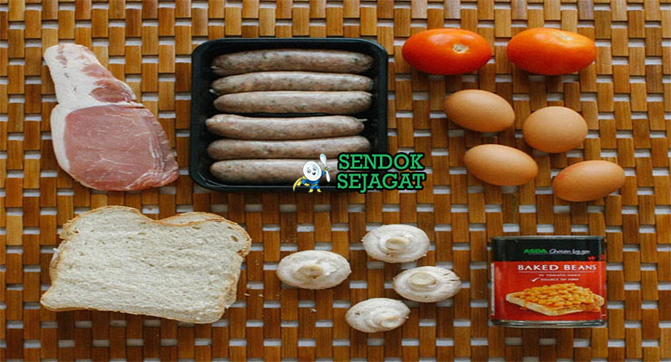 Bahan-bahan untuk Full English Breakfast, termasuk bacon dan sosis