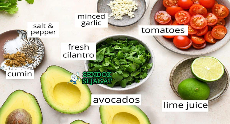 Bahan-bahan untuk Guacamole Fresco, termasuk alpukat dan jeruk limau