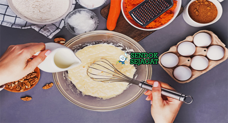 Bahan-bahan untuk Kue Apem, termasuk tepung beras dan santan