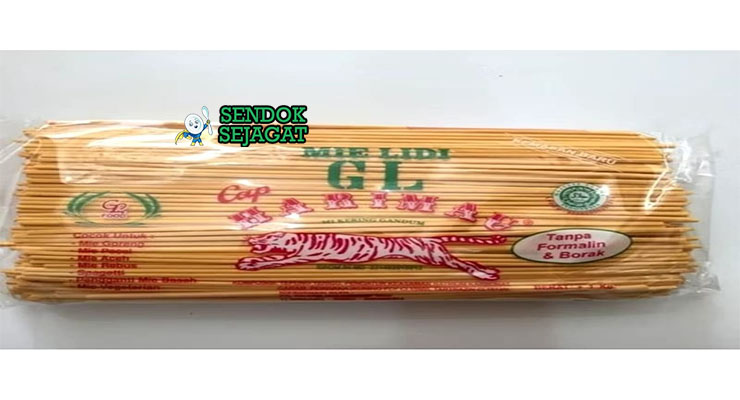 Bahan-bahan untuk Mie Gomak, termasuk mie lidi dan andaliman